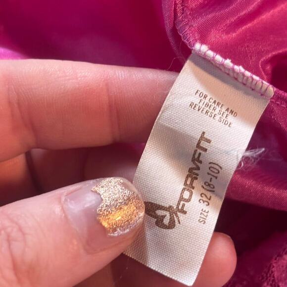 Formfit adorable hot pink lace lingerie top with bow details and silky fabric - Picture 5 of 7